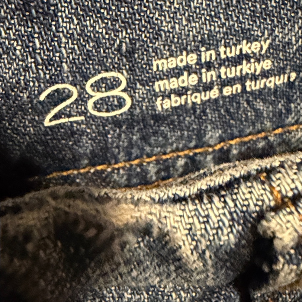 The Adi Crop Mid-Rise Flare 
Jeans by Pilcro
NWOT
COLOR- Seaform
SOLDOUT - Picture 9 of 9